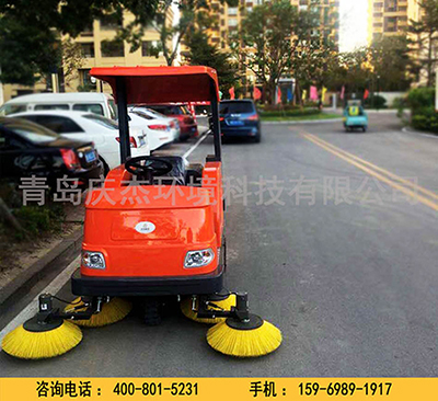山东扫地车厂家简述工厂用电动扫地车