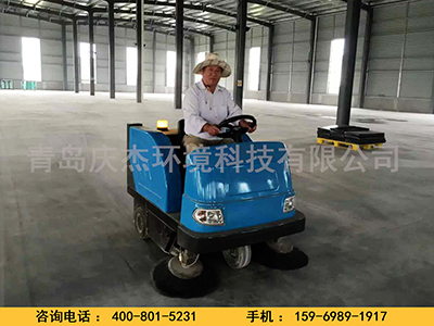 山东扫地车厂家给仓库提供清洁方案山东电动扫地车